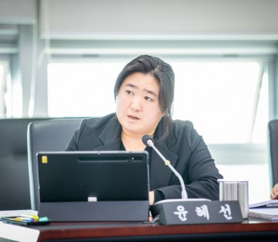 윤혜선 사진5.jpg width: 100%; height : 150px