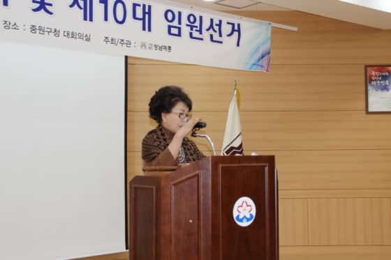 출마사 중인 부명희