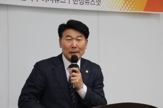 축사 중인 강상태 성남시의원