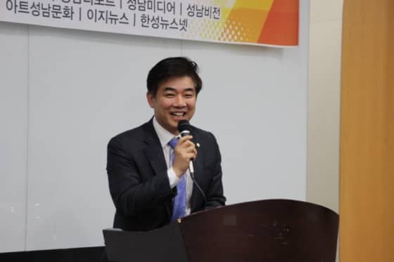 축사 중인 김병욱 국회의원