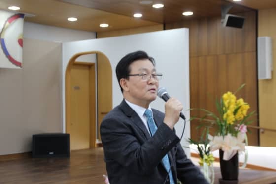축사중인 김성태 고문