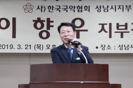 축사중인 신경천 교육문화체육국장