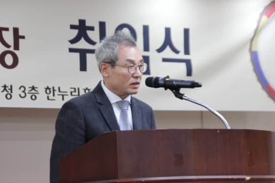 축사 중인 김영철 성남예총 회장
